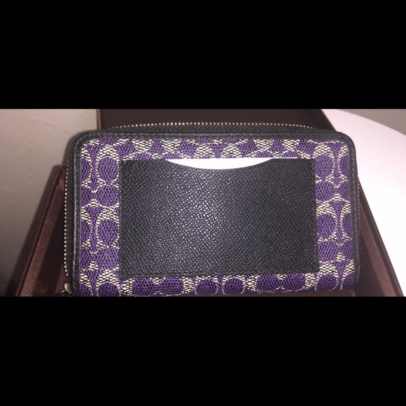 Authentic coach wristlet - Picture 4 of 5
